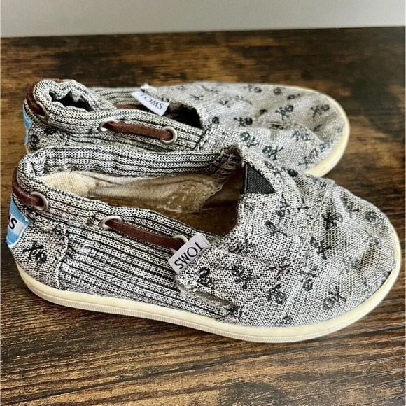 Toms Other - TOMS|  Bimini Grey Slip-On Shoes Chambray Skulls Skull & Crossbones Toddler 6
